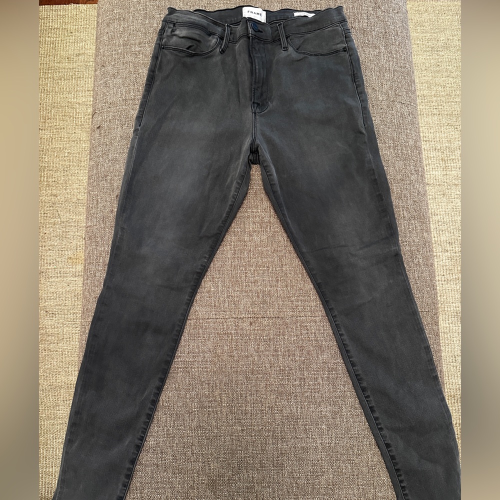 Frame Denim Le High Skinny Jeans in Charcoal